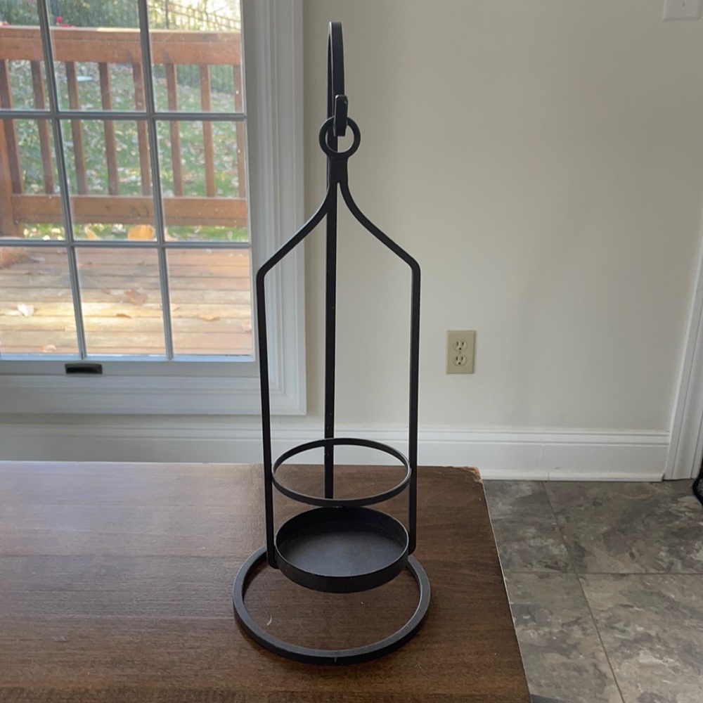 Candle holder metal, Holds a 21.5 ounce jar candle, 2 piece candle not included